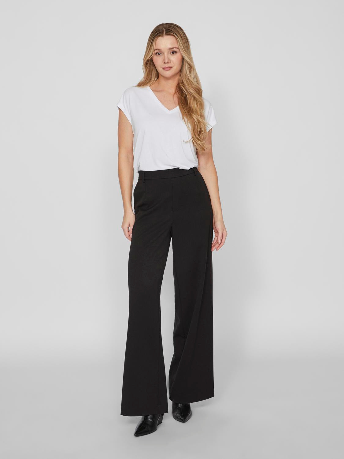 model_shot-front_full